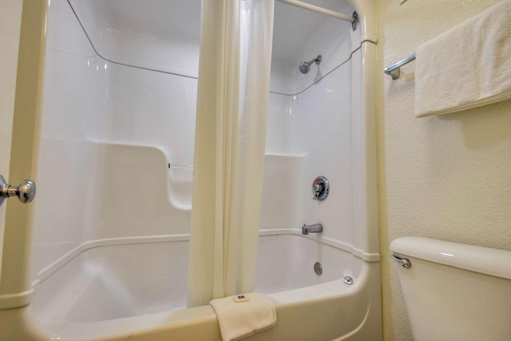 Motel 6 Huntsville - Madison Extérieur photo