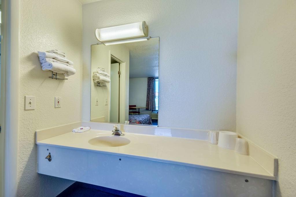 Motel 6 Huntsville - Madison Extérieur photo