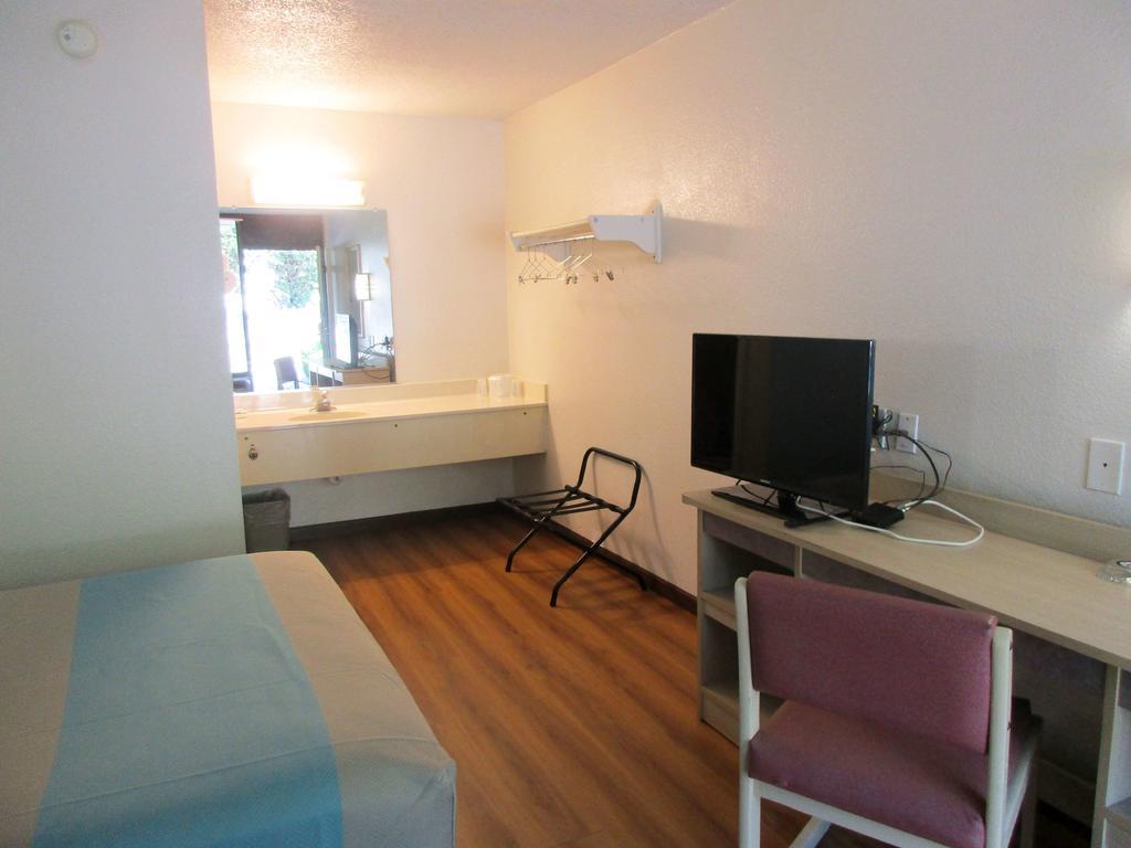 Motel 6 Huntsville - Madison Extérieur photo